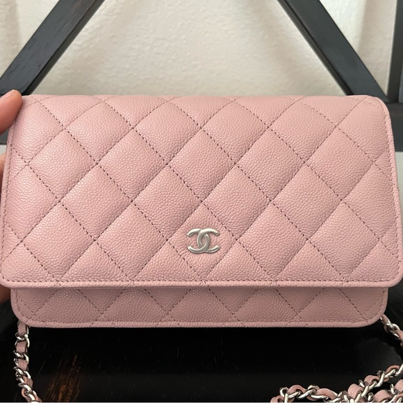BRAND NEW STUNNING 24p Caviar Pink Wallet On Chain (woc) SHW - Picture 1 of 9
